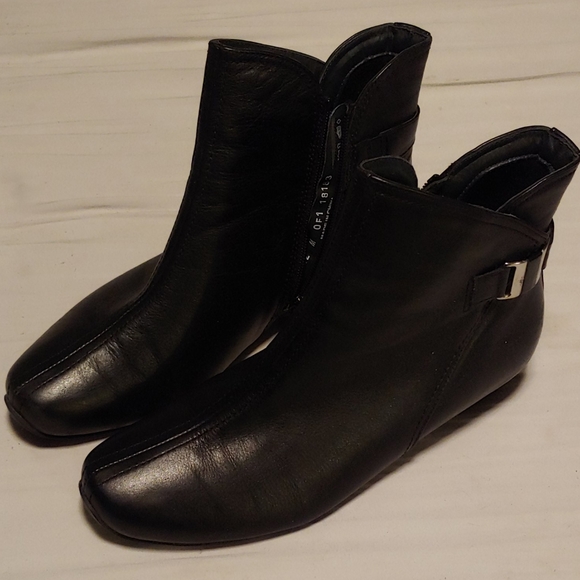 Ziera Black Leather Bootie Boots w/ Ankle Buckle - Picture 2 of 4